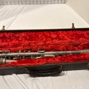 lot 1648 image: Vintage clarinet with case