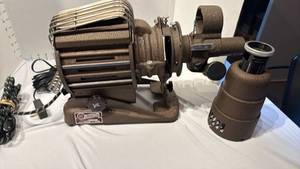 lot 1654 image: Vintage GoldE Master Projector