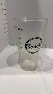 lot 1659 image: Vintage Eastman Kodak Beaker 32 Oz1 Litter Glass Measuring Pitcher