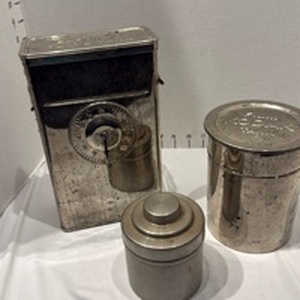 lot 1662 image: Eastman plate tank and film tanks