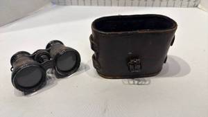 lot 1677 image: Vintage opera glasses with case