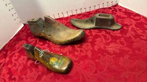 lot 1708 image: 2 wooden shoe last and vintage cast iron cobbler shoe form