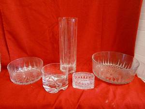 lot 1814 image: Glassware  5 Pieces Bowls Vase
