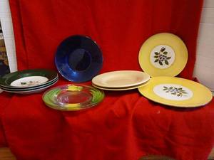 lot 1815 image: Dinnerware Set Mixed Plates Bowls Dishes 11 pieces