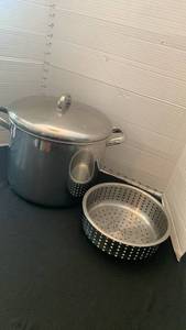 lot 1909 image: Revere Ware Stainless Steel Pasta Pot with Lid and Strainer Basket 10qt