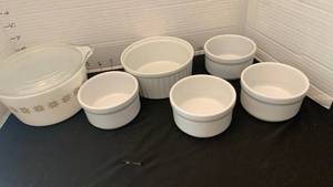 lot 1916 image: White Bakeware bowls