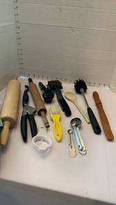 lot 1926 image: Kitchen utensils