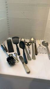 lot 1927 image: Kitchen utensils