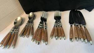 lot 1946 image: Flatware Set Forks Spoons Knives Wood Handles 25 Piece