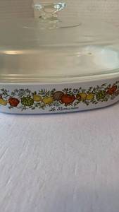 lot 1953 image: Large Corningware and plastic storage containers