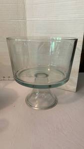 lot 1962 image: Glass Footed Trifle Bowl Pedestal Serving Dish