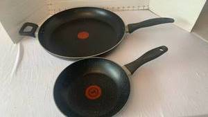 lot 1968 image: T fal non stick frying pans