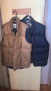 lot 1975 image: Cabelas and Sierra Designs Mens winter vests size M