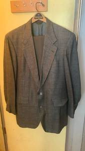 lot 1977 image: Mens Southwick tweed suit jacket 42 R and solid pants 3630
