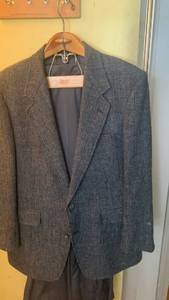lot 1978 image: Mens Southeick tweed suit jacket likely 42 R and solid 2 pair of pants 3630