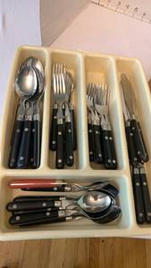 lot 1980 image: 31 plus Flatware pieces