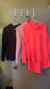 lot 2003 image: Ladies M-L sweatshirtflecce