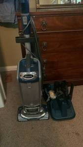 lot 2010 image: Shark Professional Upright vacuum Cleaner