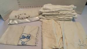 lot 2019 image: Vintage linens and satin fabric