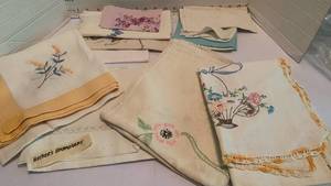 lot 2025 image: Vintage linens