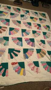 lot 2027 image: Hand made Patchwork quilt 80X75