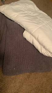 lot 2030 image: Blankets