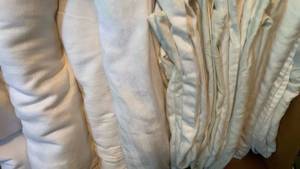 lot 2033 image: Misc sheets and pillow cases