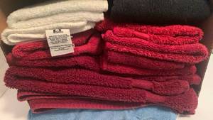 lot 2043 image: Hand Towels and wash cloths