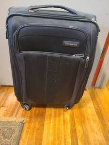 lot 2100 image: Samsonite black carry-on bag on 4 rollers,  23x15x10