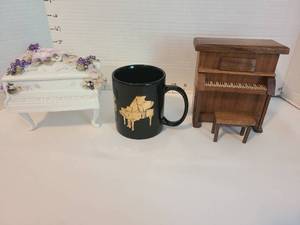 lot 2111 image: Piano decor, the music box feature on porcelain box does not work