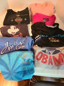 lot 2116 image: T-shirts,  M, L