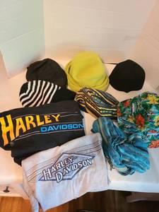 lot 2117 image: Hats, scarf, Harley-Davidson t-shirts