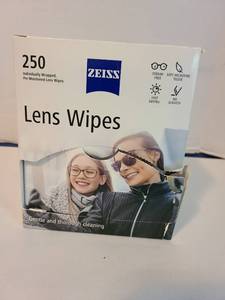 lot 2129 image: Zeiss lens wipes, partial box