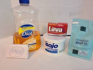 lot 2130 image: Soaps and bath salt