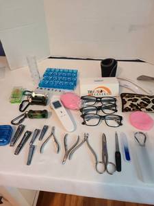 lot 2137 image: Reading glasses, digital thermometer, pill containers, nail clippers, tongue scraper