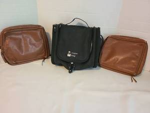 lot 2140 image: Mens toiletries bags, 3