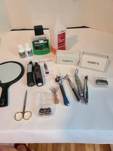 lot 2143 image: Razors, nose and ear trimmers, mirror, aftershave, scissors