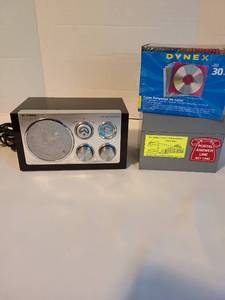 lot 2162 image: Curtis radio, jewel CD cases, 4x6 card file box