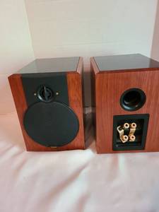 lot 2169 image: Boston speakers VR-M50