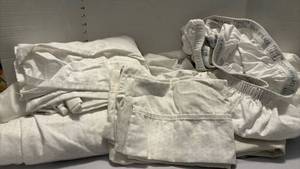 lot 2245 image: Queen size sheet set with Two flat sheets, one fitted and two pillow cases