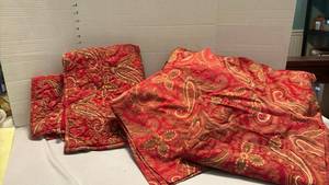 lot 2248 image: Duvet cover, two shams and two square pillow cases