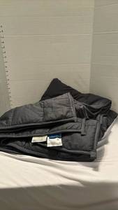 lot 2267 image: Weighted blanket