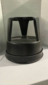 lot 2271 image: Black Step Stool
