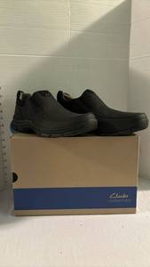 lot 2303 image: New in box - Mens Clarks shoes - size 10.5