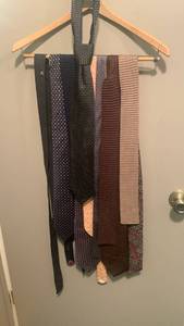 lot 2315 image: Mens ties