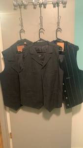 lot 2317 image: Mens vests M-L