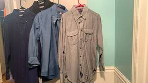 lot 2364 image: Mens button down shirts size L