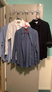 lot 2370 image: Mens button down shirts L