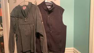 lot 2373 image: Mens pull over jacket and vest