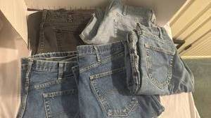 lot 2382 image: Mens jeans 36x29